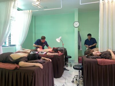 Điều trị đau lưng ở nam giới bằng Đông y