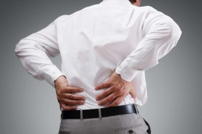 Triệu chứng của bệnh đau lưng ở nam giới