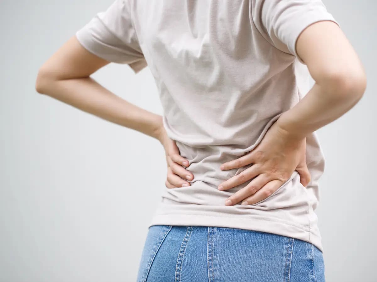 Trượt đốt sống lưng có nguy hiểm không?