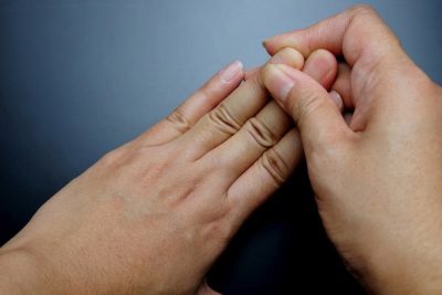 Các triệu chứng thường gặp của tê đầu ngón tay
