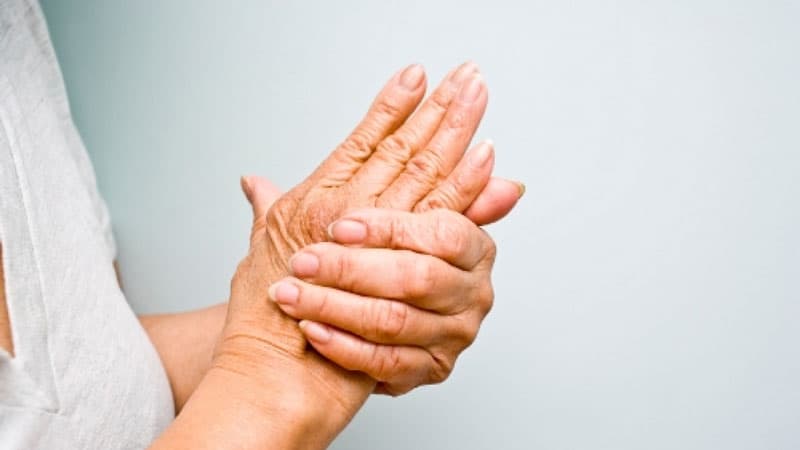 Triệu chứng tê tay phải thường gặp