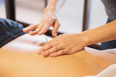 Điều trị thoát vị đĩa đệm lưng bằng đông y tại Khang Minh Đường