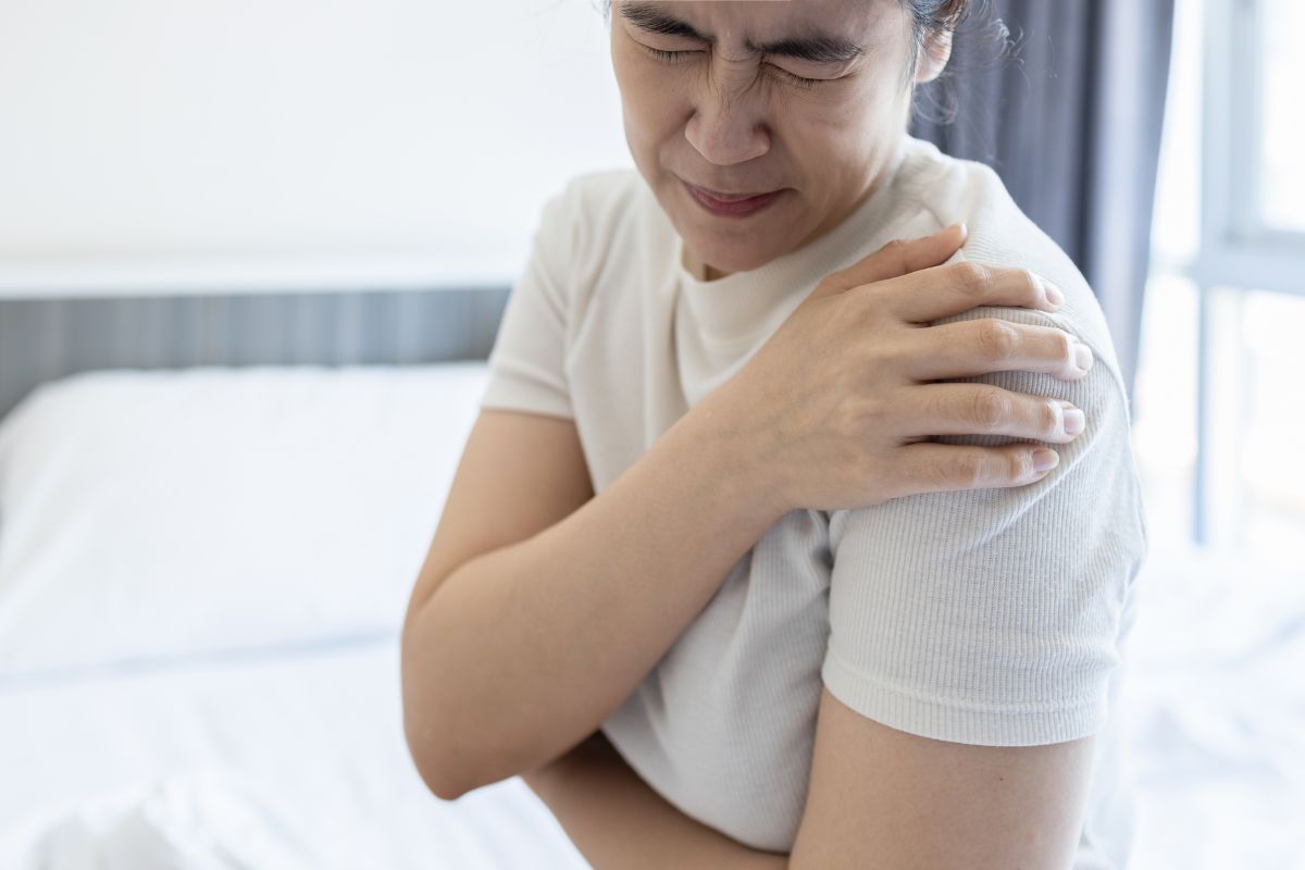 Cách phòng ngừa trật khớp cùng đòn và xương đòn nhô cao