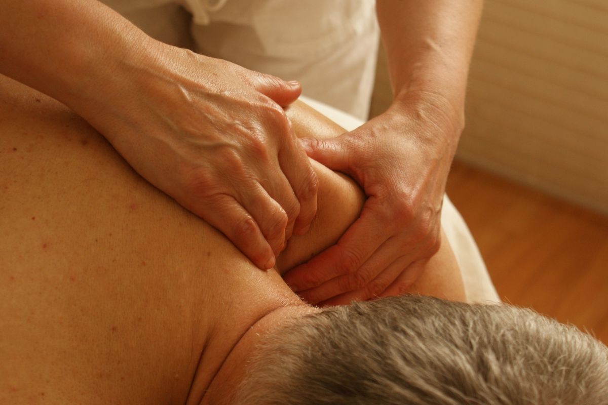 Điều trị đau cổ vai gáy bên trái theo Đông y