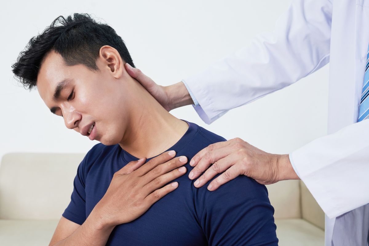 Các phương pháp điều trị đau cổ vai gáy bên trái