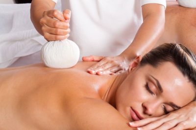 Khi nào nên chườm ngải cứu chữa đai vai gáy