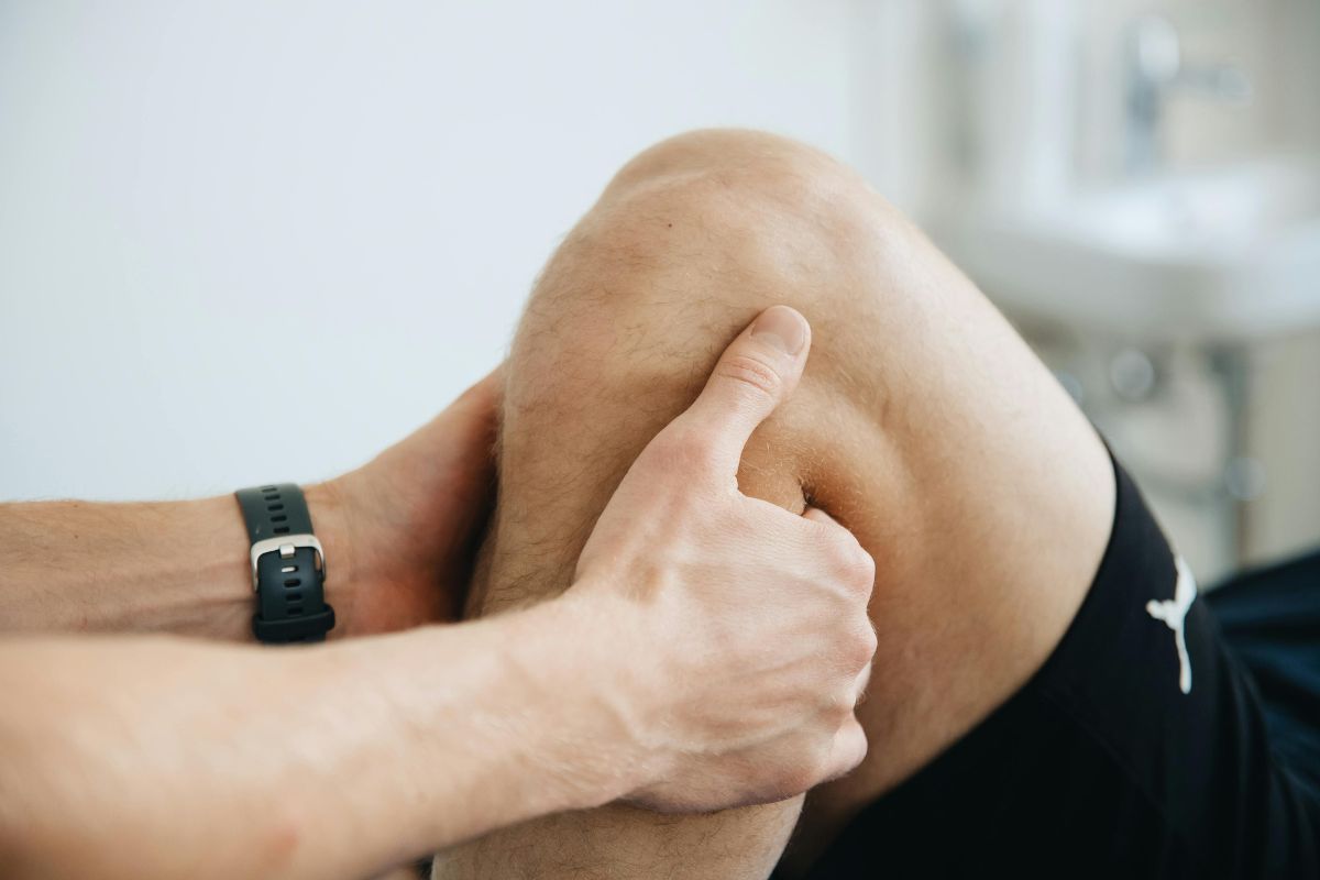 Các phương pháp điều trị tràn dịch khớp gối trong y học hiện đại