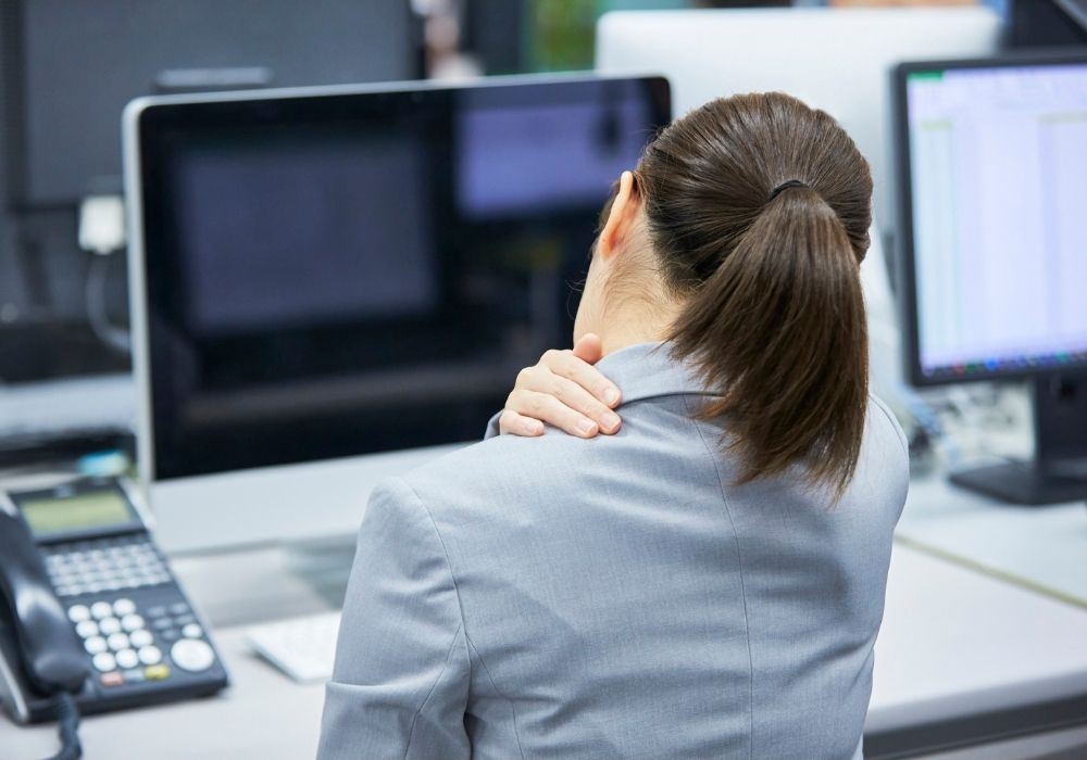 Nguyên nhân đau cổ vai gáy xuất phát từ thói quen sinh hoạt