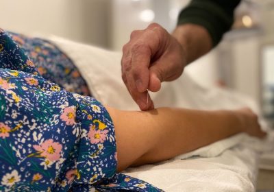 Đông y điều trị tê tay sau khi ngủ dậy
