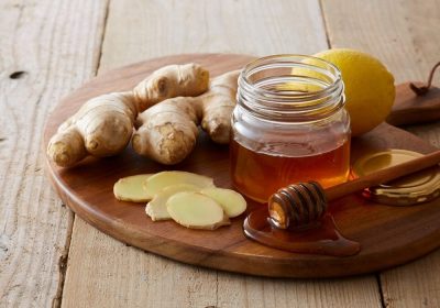 Uống trà gừng mật ong