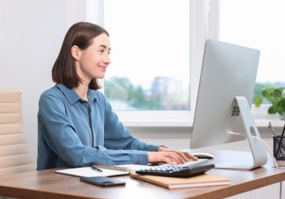 Tư Thế Ngồi Tránh Mỏi Cổ Giúp Bảo Vệ Cột Sống Và Vai Gáy Cho Dân Văn Phòng