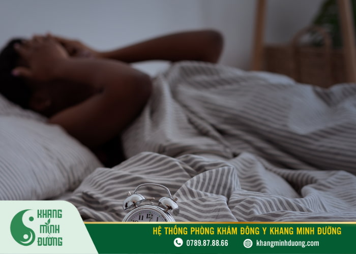           Liệt mặt trái gây đau nhức vùng cổ, dẫn đến khó ngủ 