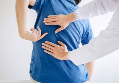 Vì sao đau sau lưng bên trái dưới bả vai thường khiến người bệnh lo lắng?