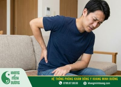 Nam giới bị đau lưng gần dưới mông 