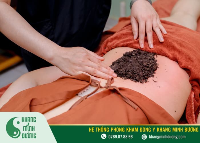 Tại Khang Minh Đường các bác sĩ sử dụng đôi tay để chạm đúng điểm đau