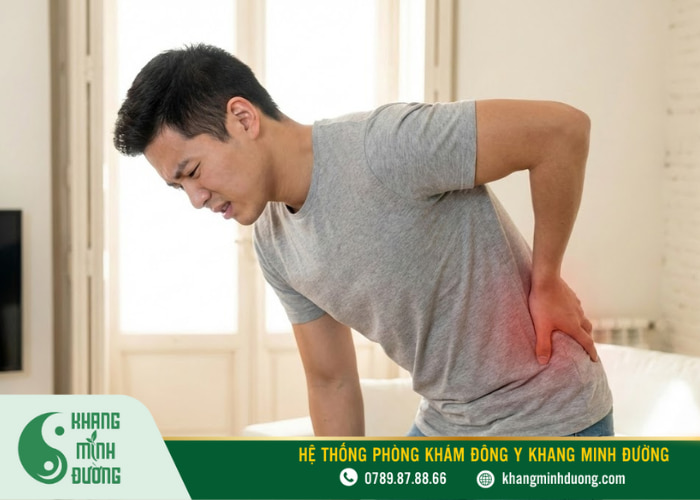 Khi cúi người vùng lưng dưới đau nhói là dấu hiệu của thoát vị đĩa đệm