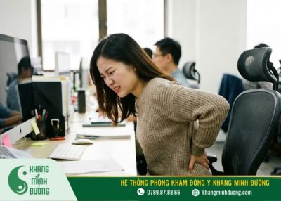 Đau lưng giữa là đau dưới bả vai đến trên thắt lưng