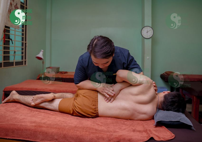 Nắn chỉnh cột sống tại Khang Minh Đường