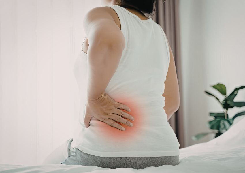 Đông y lý giải đau lưng sau khi bê đồ nặng như thế nào?